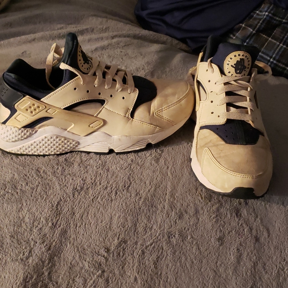 Air Huarache by Nike